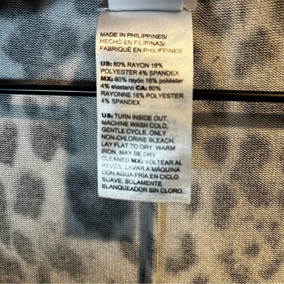 Women’s | Chicos Snow Leopard Wrap Cardigan | Size 0 - Picture 7 of 9